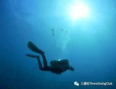 探索男子翻墙盗窃善款100余元盗窃多少金额会判刑,解决你的困惑问题!
